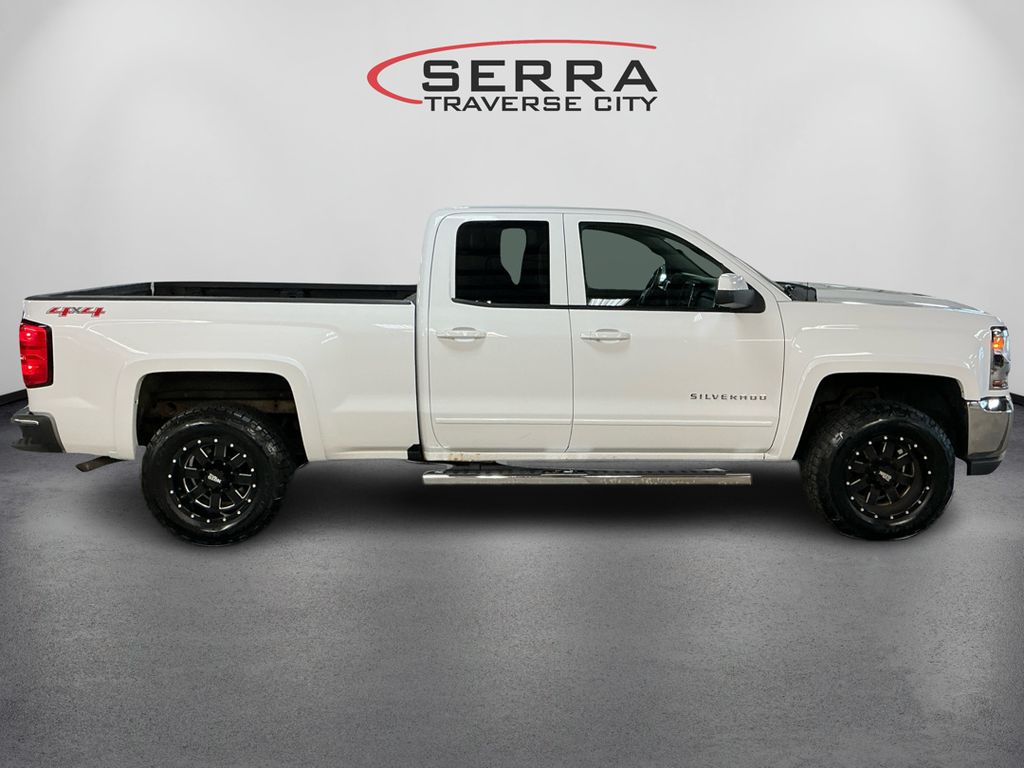2016 Chevrolet Silverado 1500 LT photo 4