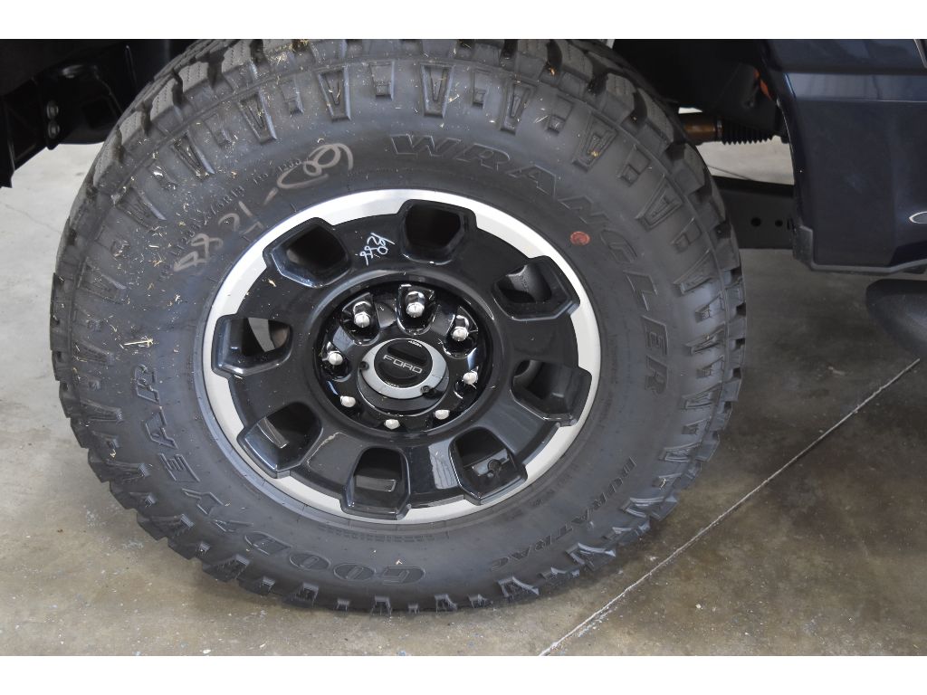 2025 Ford F-350 Lariat photo 3