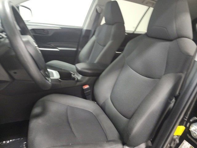 2022 Toyota RAV4 LE photo 16