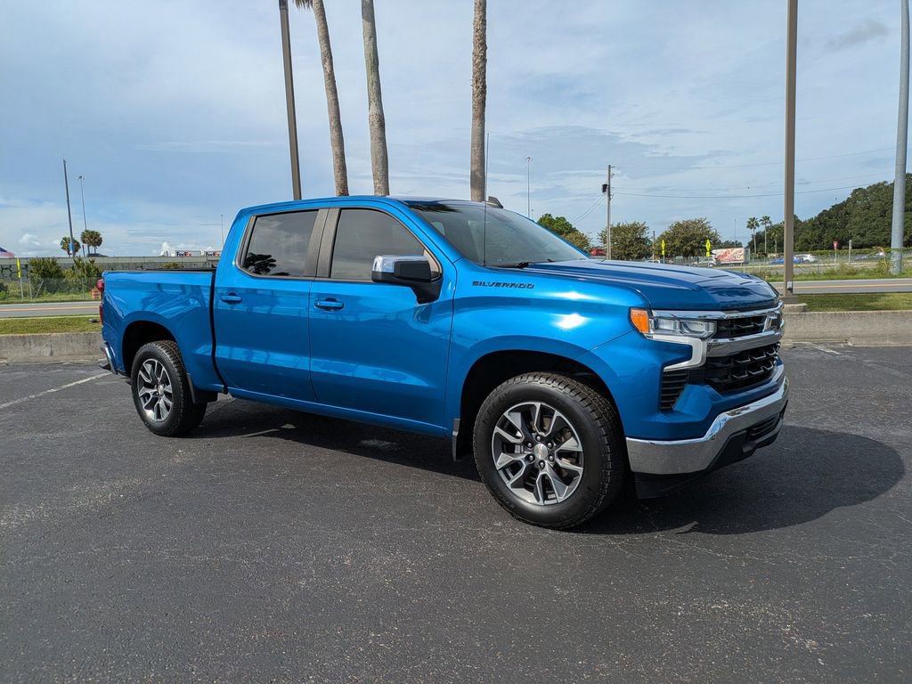 2022 Chevrolet Silverado 1500 LT photo 2