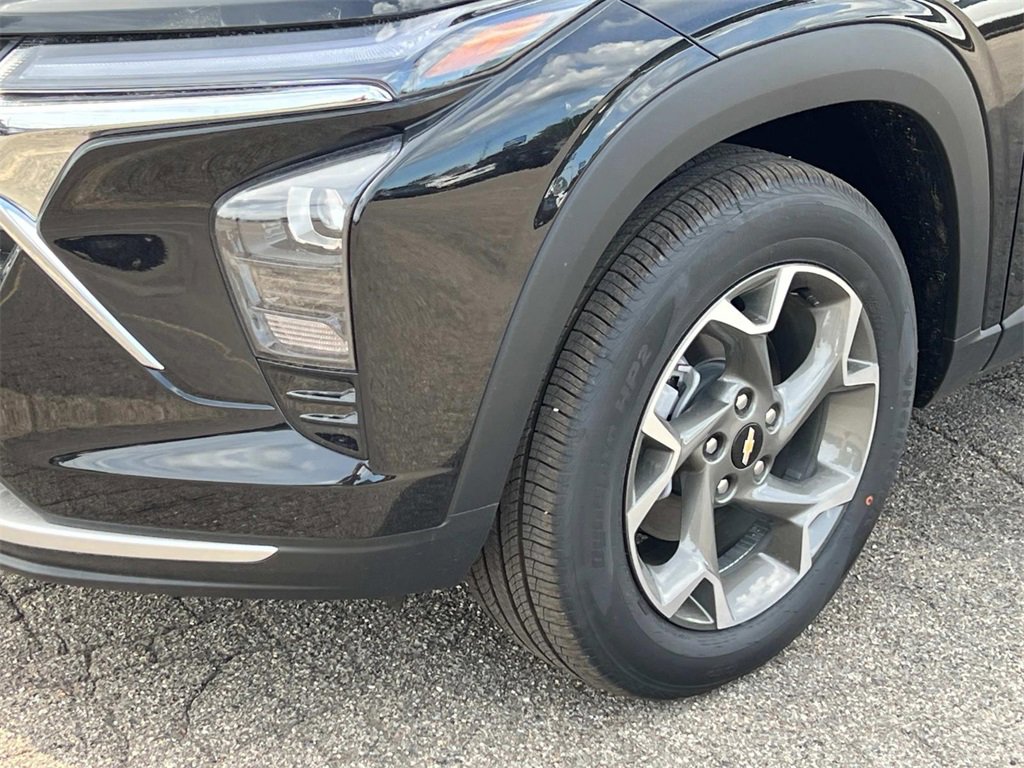 2025 Chevrolet Trax LT photo 6
