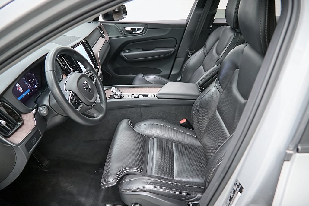 2023 VOLVO XC60 - Image 12