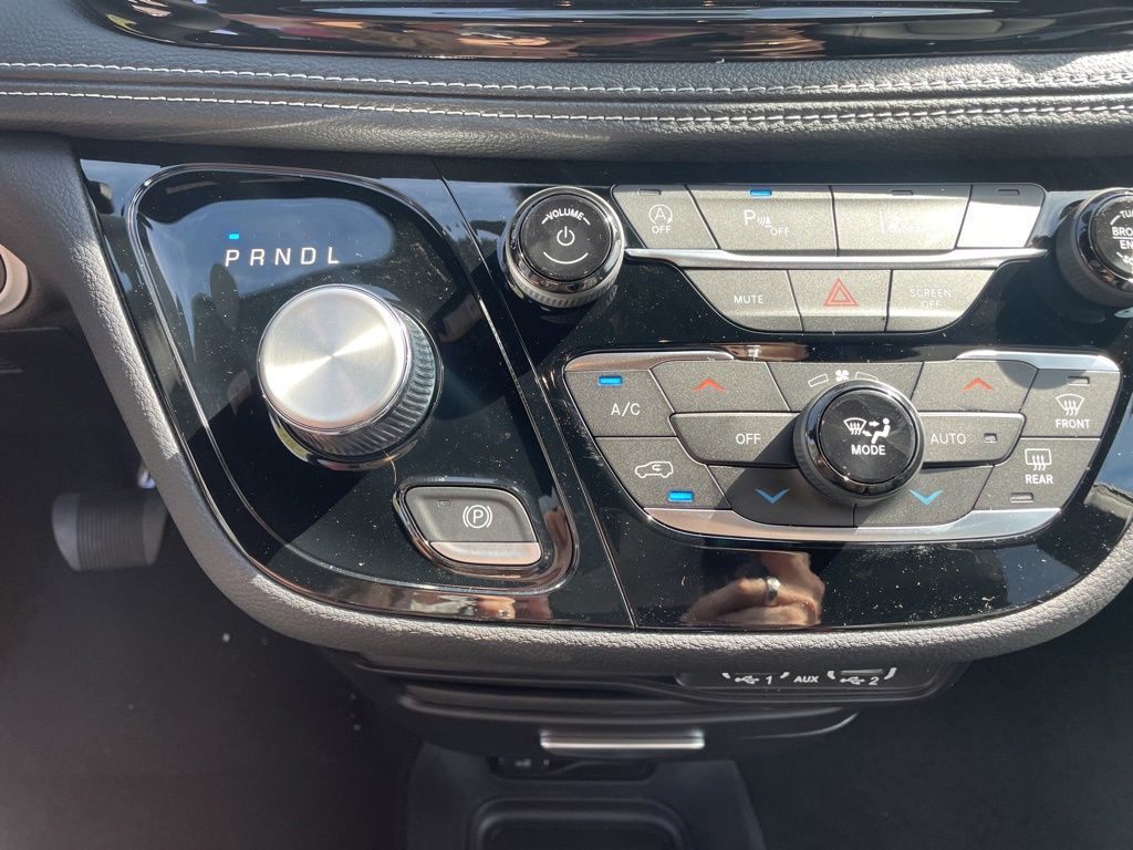 2025 Chrysler Pacifica photo 24