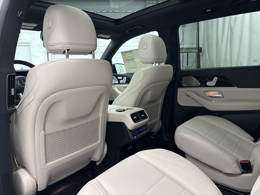 2026 Mercedes Benz GLS 450 4MATIC photo 15