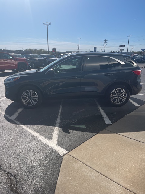 2022 Ford Escape SEL photo 3