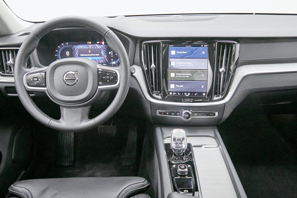 2024 VOLVO V60CC - Image 25