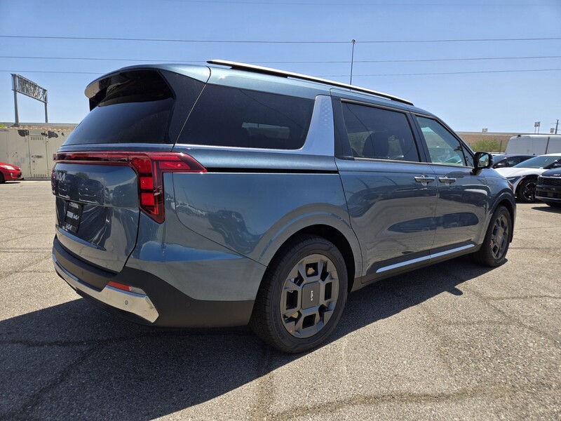 2026 Kia Carnival SX photo 3