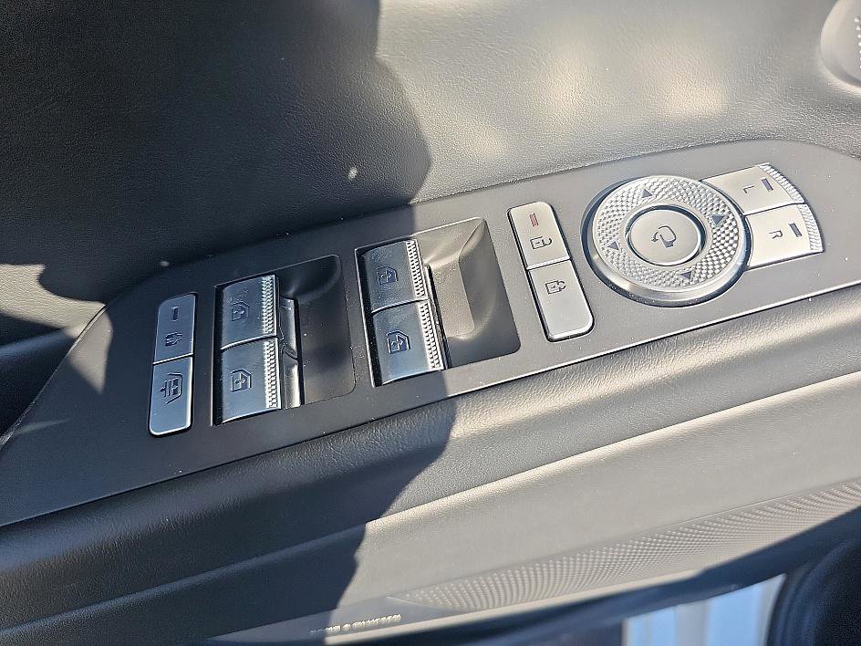 2025 Genesis G80 2.5T Advanced photo 11