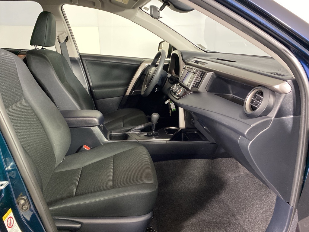 2018 Toyota RAV4 LE photo 27