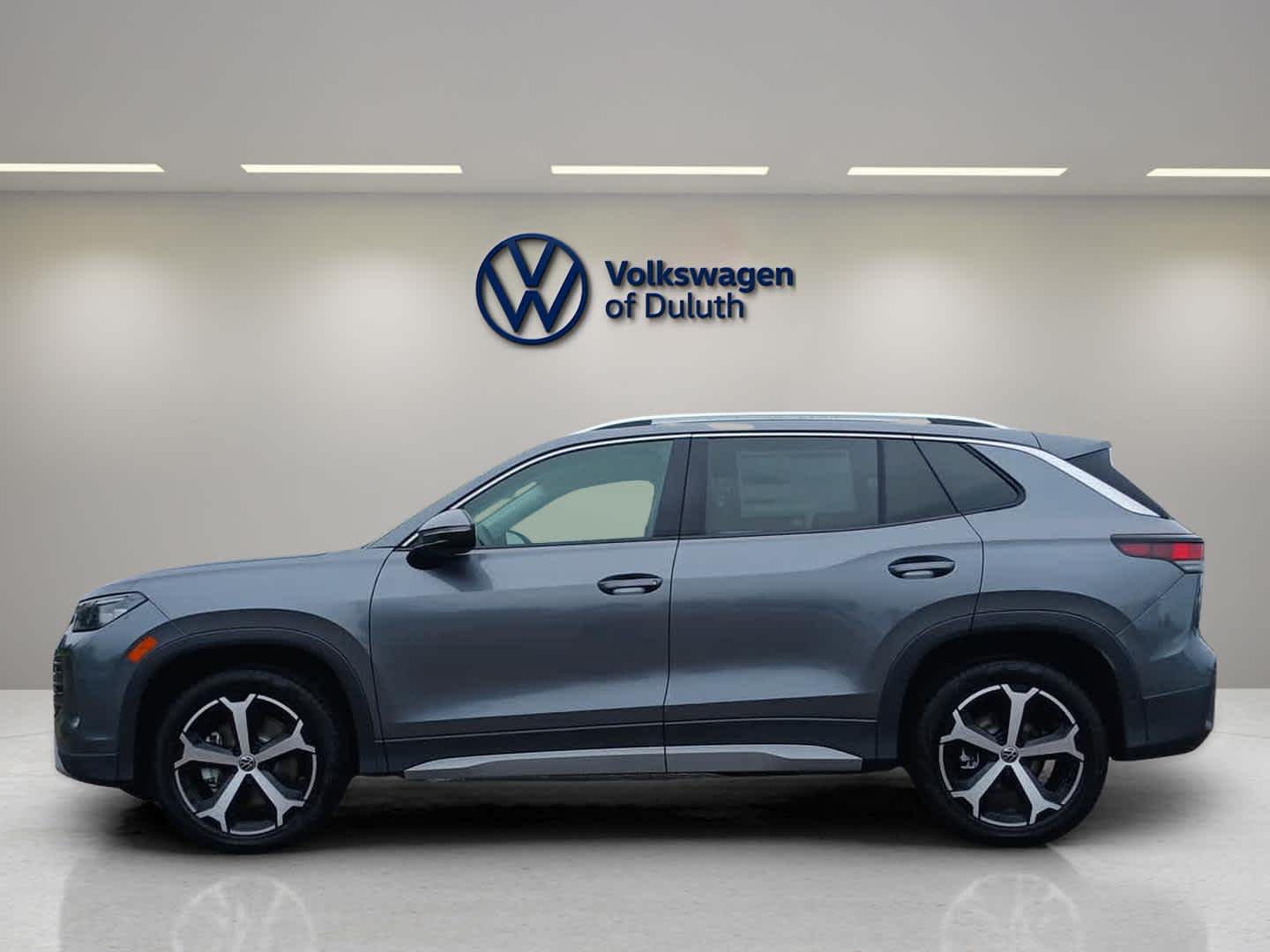 2025 Volkswagen Tiguan SE photo 2