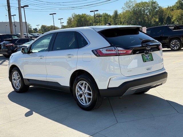 2022 Ford Edge SEL photo 5