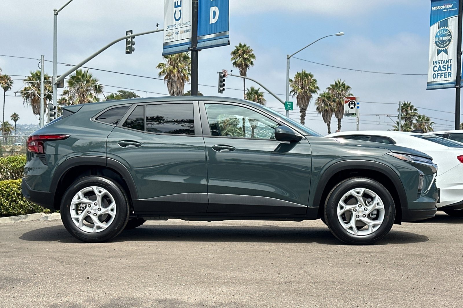 2025 Chevrolet Trax LS photo 3