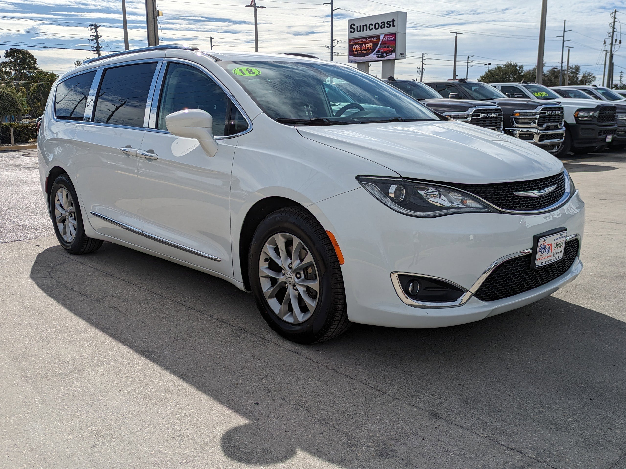 2018 Chrysler Pacifica Touring L photo 2