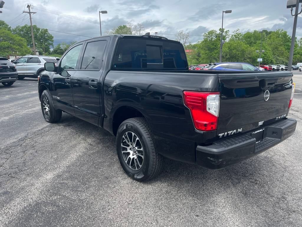 2023 Nissan Titan SV photo 3