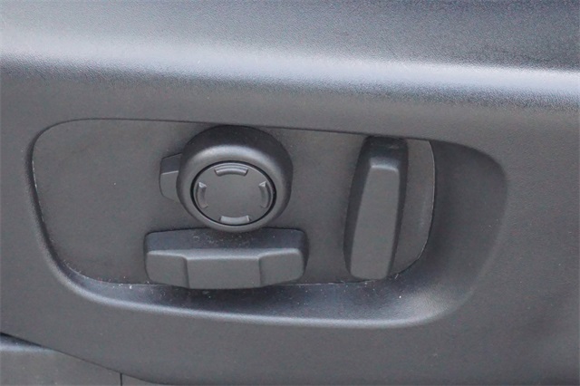 2024 Land Rover Discovery S photo 16