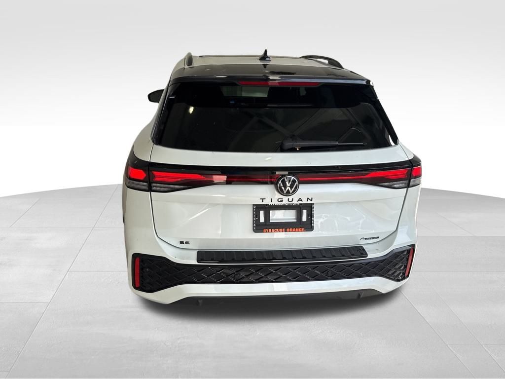 2025 Volkswagen Tiguan SE R-Line Black photo 4