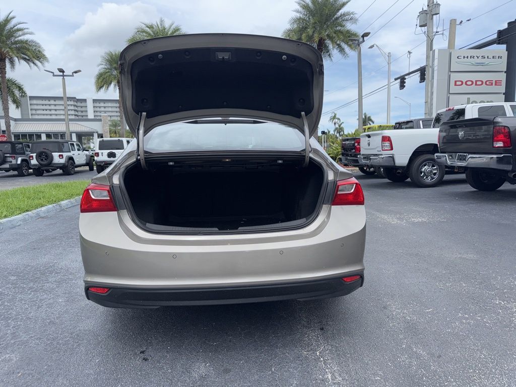 2022 Chevrolet Malibu LS photo 5