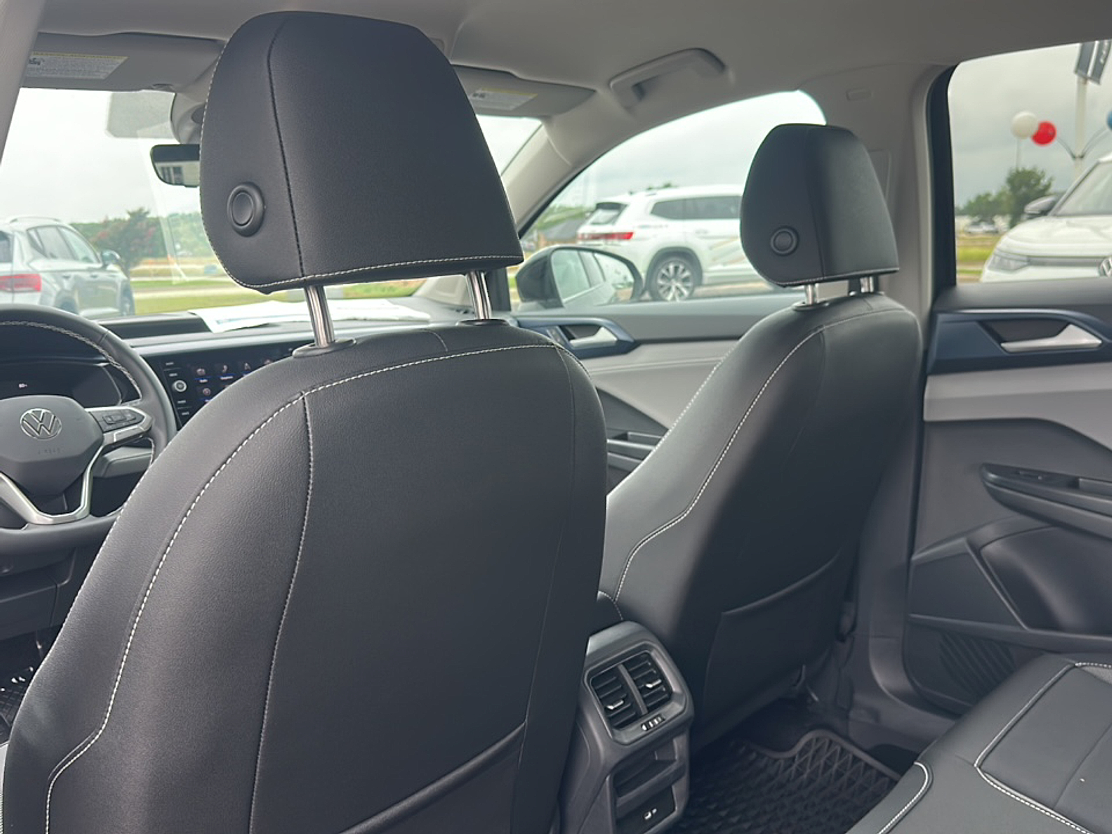 New 2024 Deep Black Pearl Effect Volkswagen SE image 14