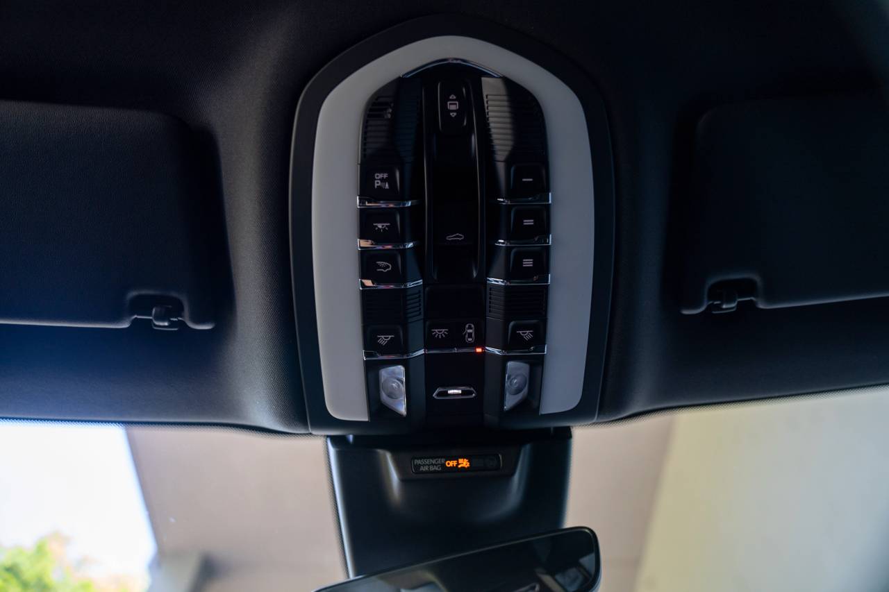 2025 Porsche Macan S photo 18