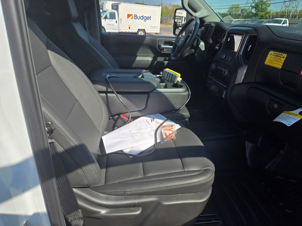 2025 Chevrolet Silverado 3500HD Work Truck photo 4