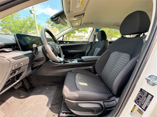 2025 Kia K5 LXS photo 13
