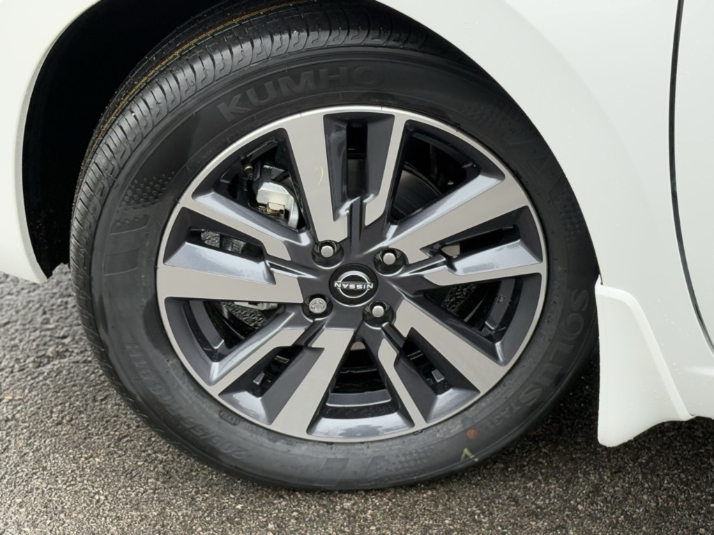 2025 Nissan Versa SV photo 8