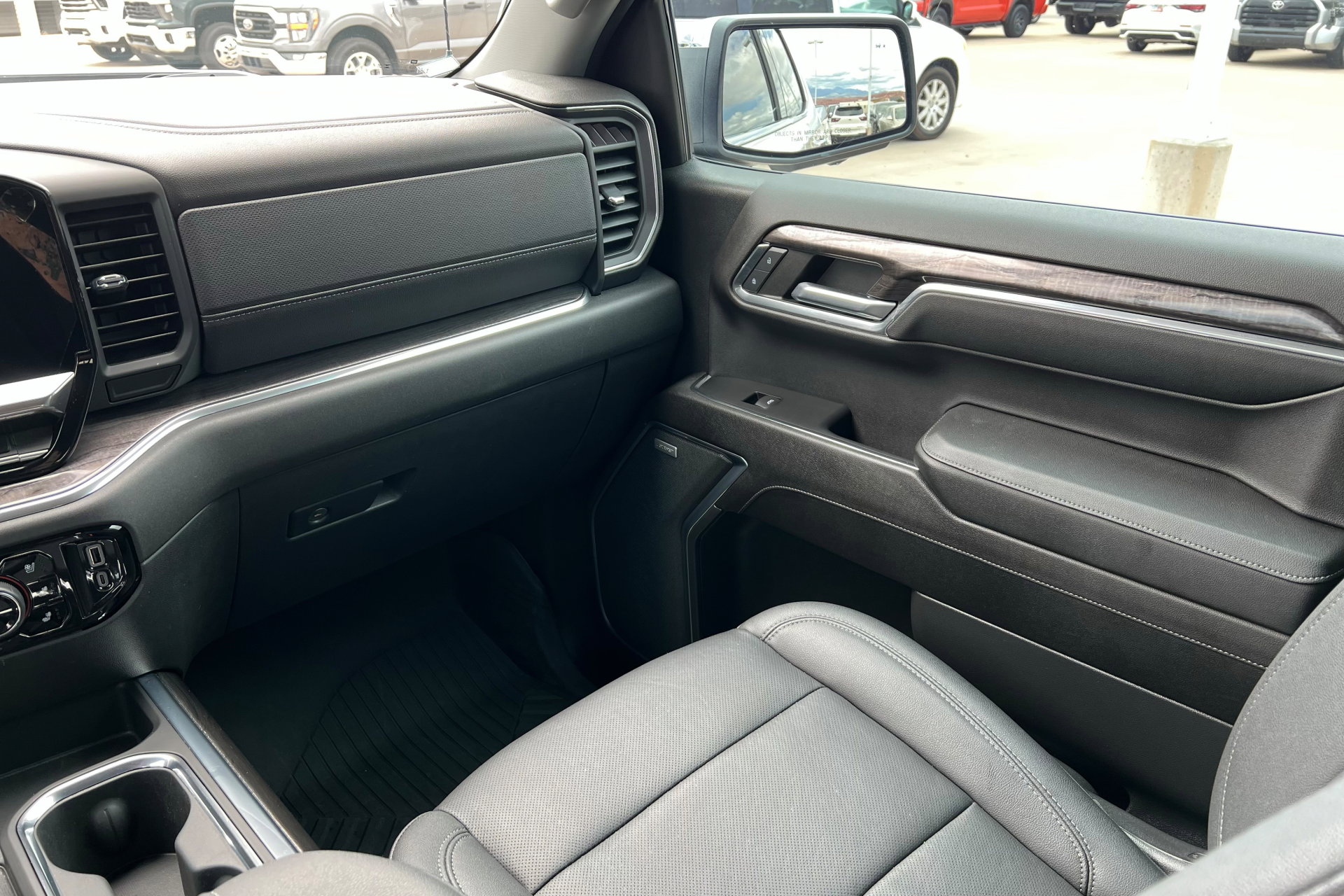 2023 Chevrolet Silverado 1500 LTZ photo 10