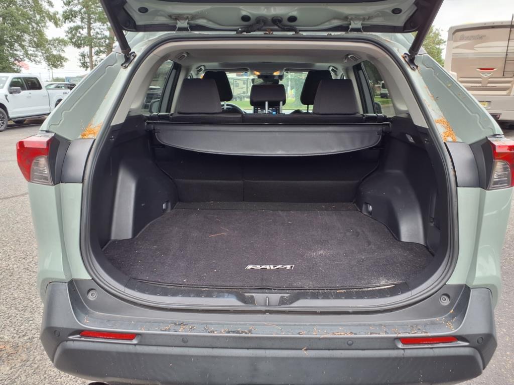 2019 Toyota RAV4 Hybrid XLE photo 9