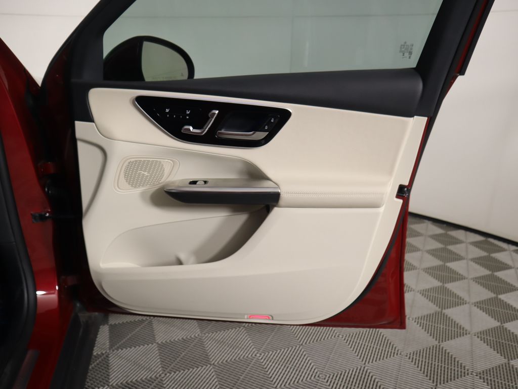 2025 Mercedes Benz GLC 300 photo 23