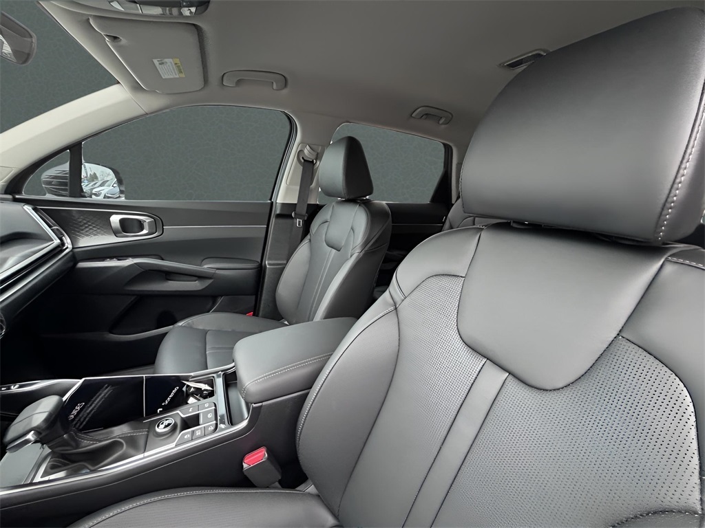 2025 Kia Sorento S photo 13