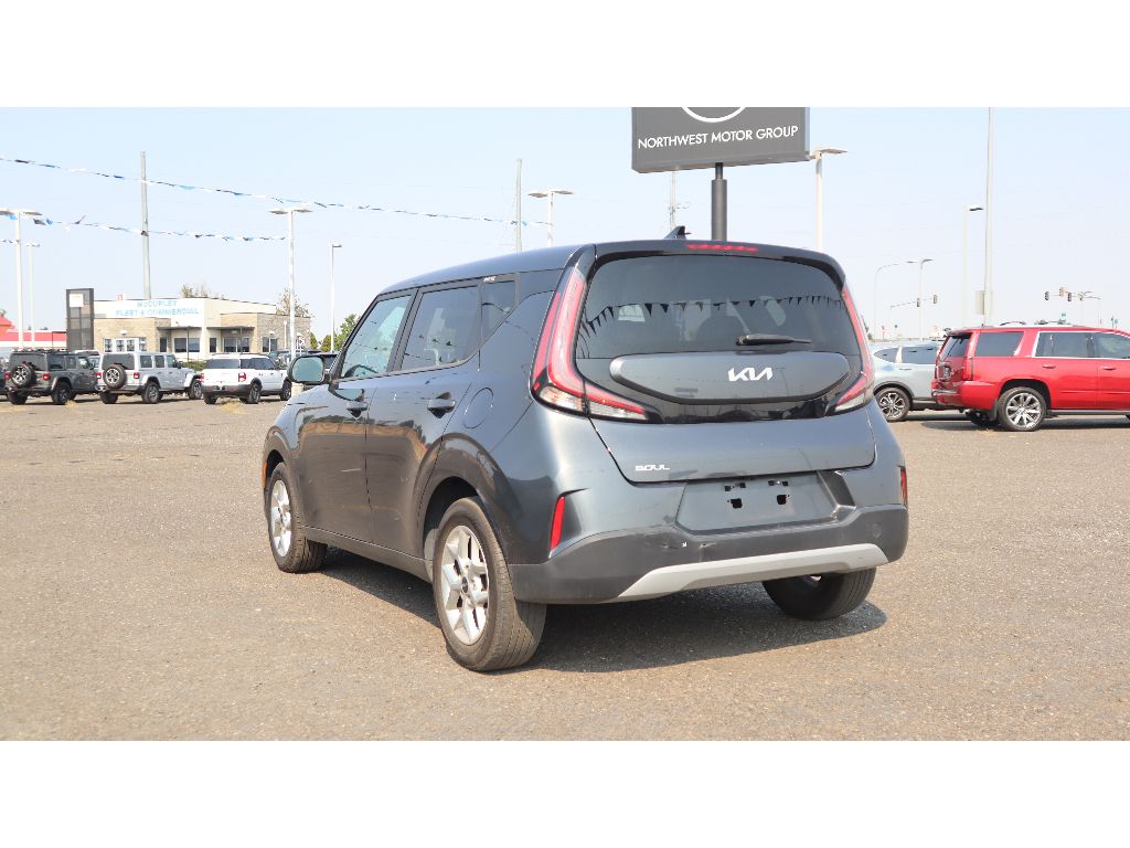 2023 Kia Soul LX photo 2