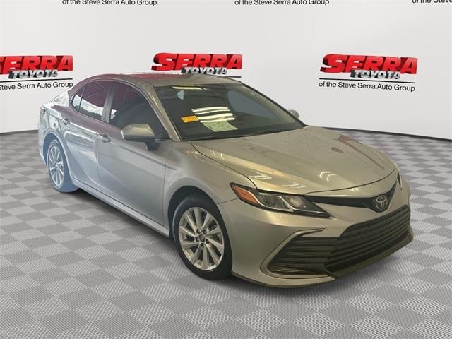 2024 Toyota Camry LE's photo