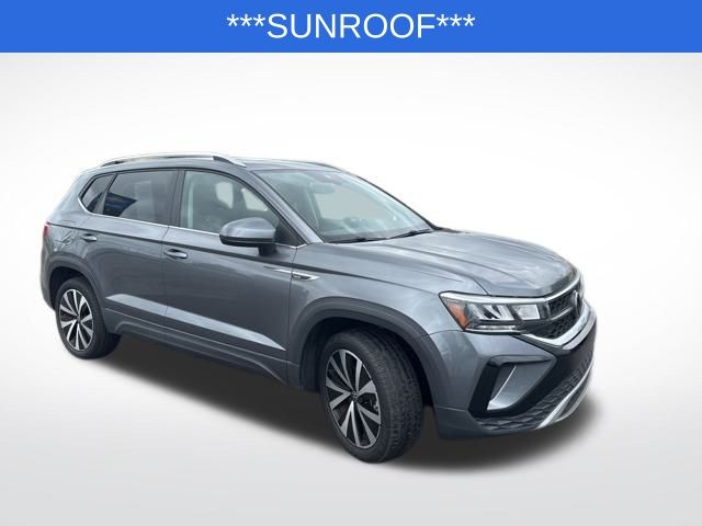 2022 Volkswagen Taos SE photo 3