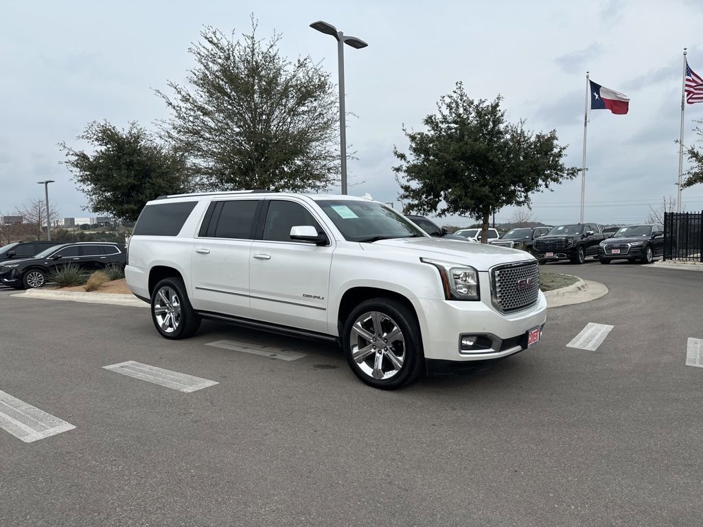 2016 GMC Yukon XL Denali's photo