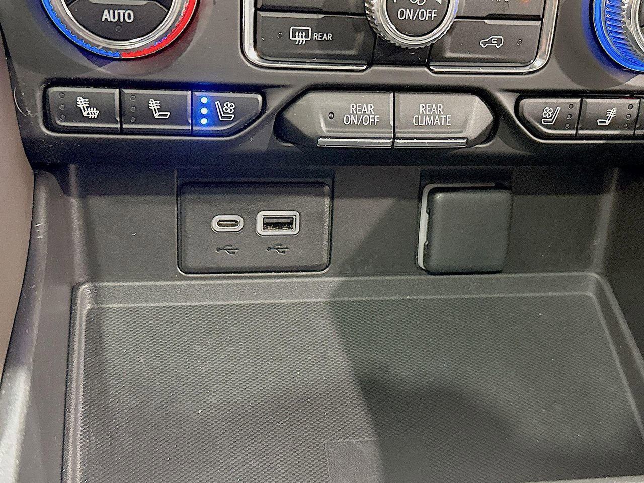 2023 Gmc Yukon SLT photo 33