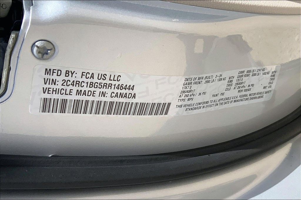 2024 Chrysler Pacifica Touring L photo 24