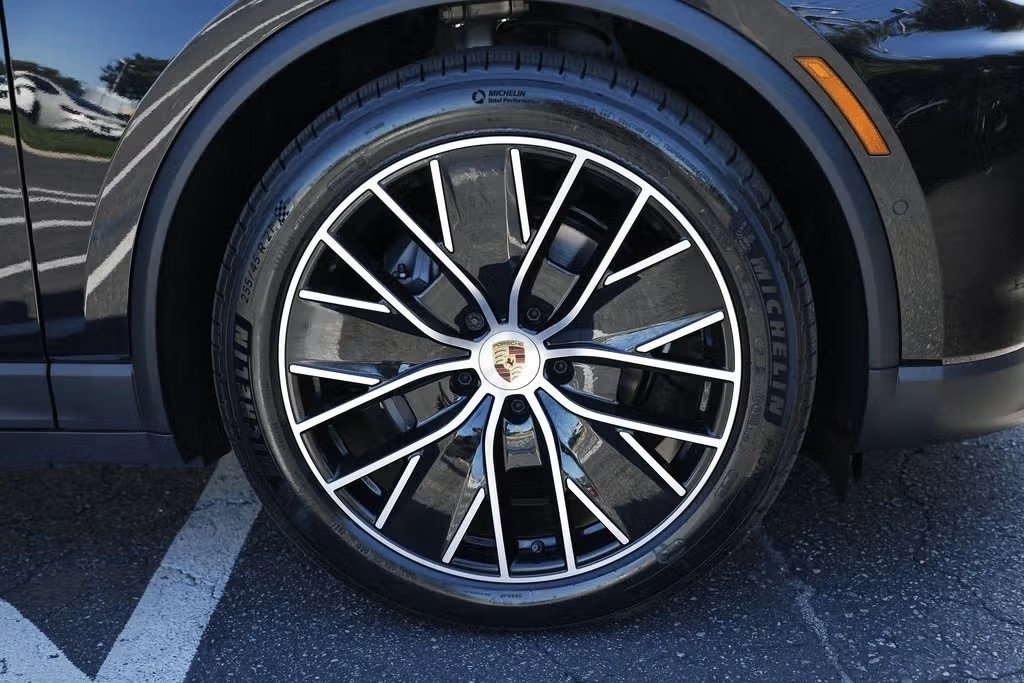 2024 Porsche Macan Electric 4 photo 11