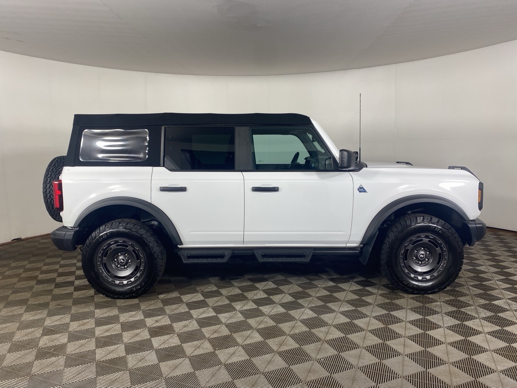 2022 Ford Bronco Black Diamond photo 4