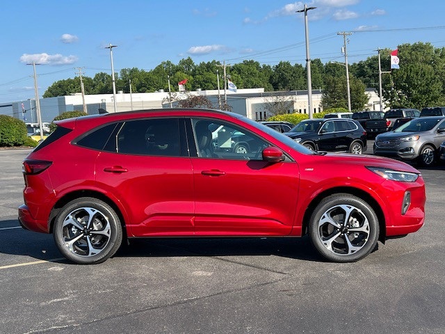 2025 Ford Escape ST-Line Elite photo 2