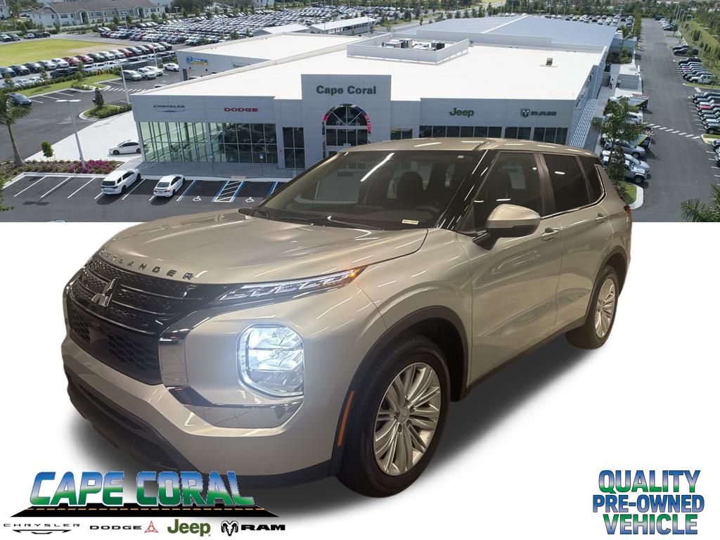 2024 Mitsubishi Outlander ES's photo