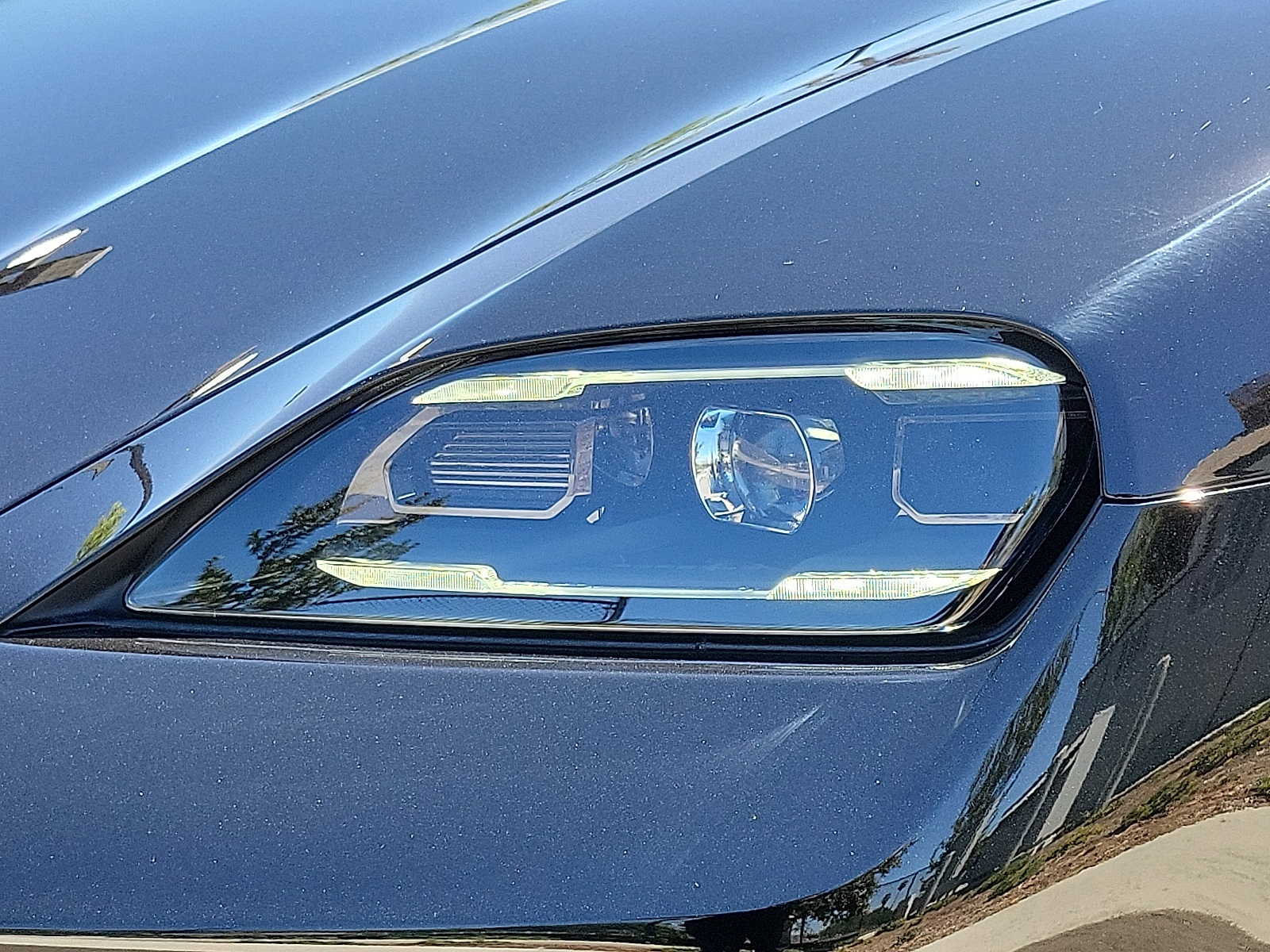 2025 Porsche Taycan photo 31