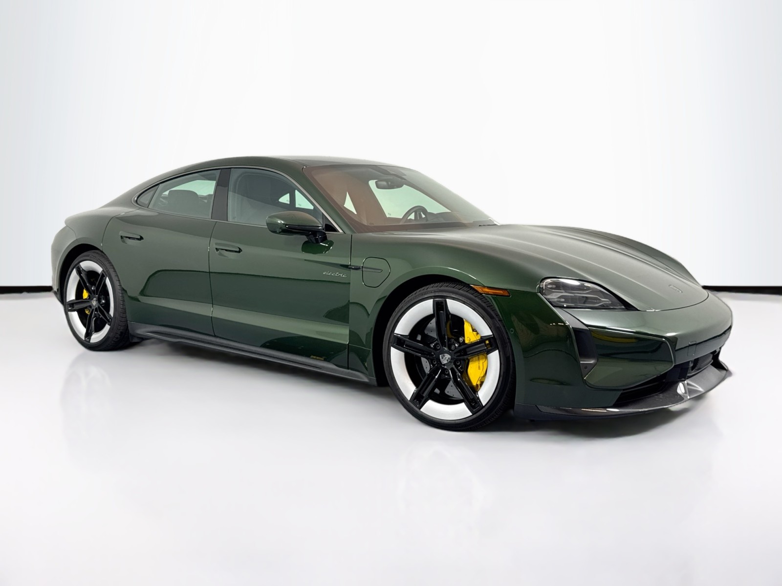 2025 Porsche Taycan Turbo S photo 7