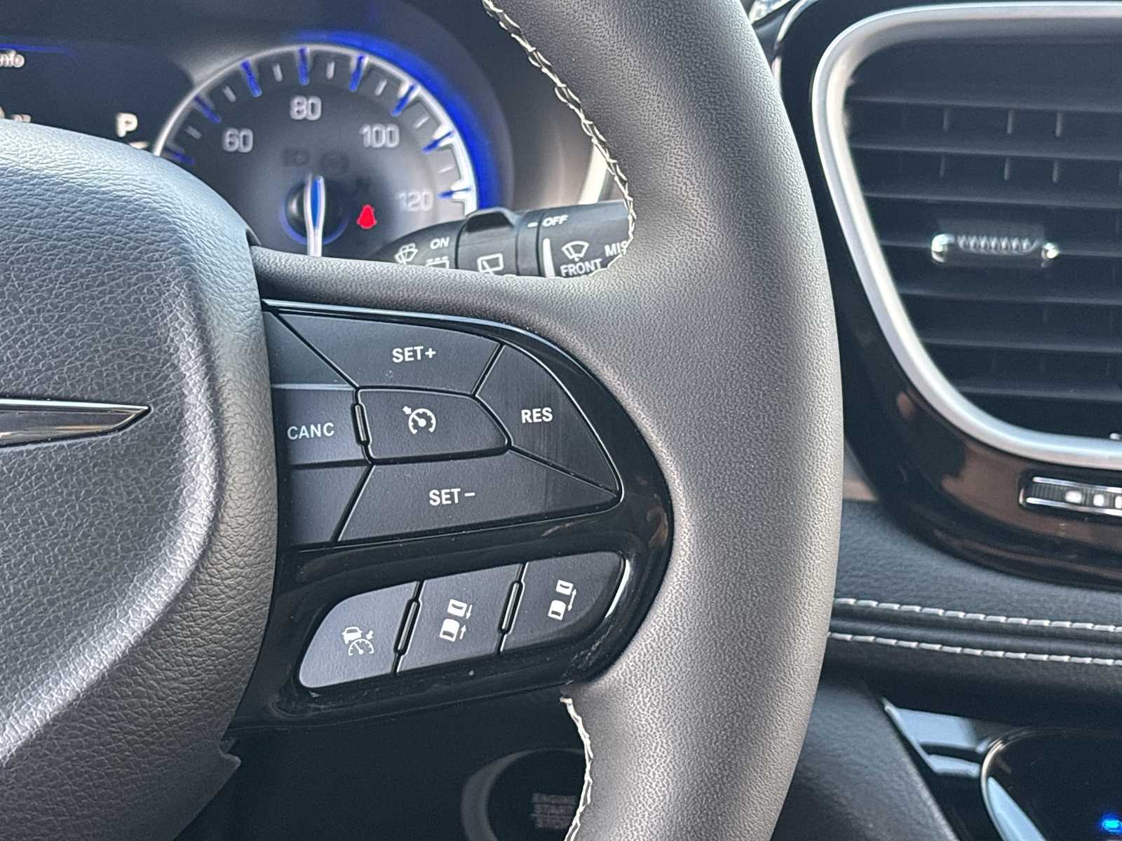 2023 Chrysler Pacifica Limited photo 22