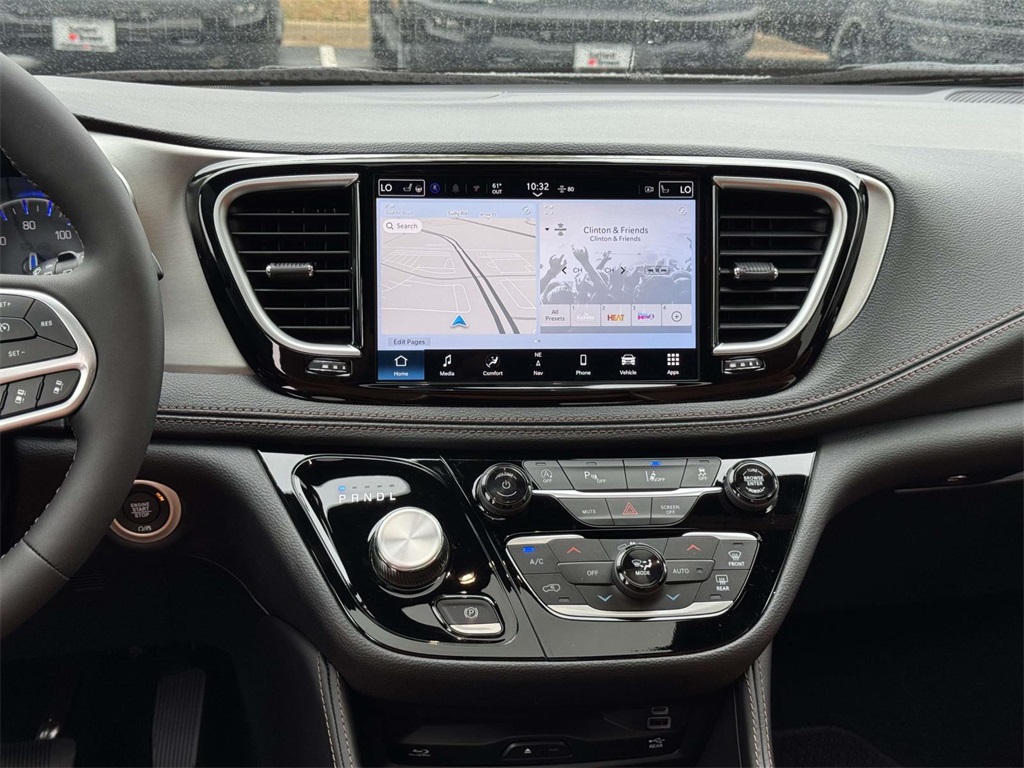 2026 Chrysler Pacifica Pinnacle photo 3