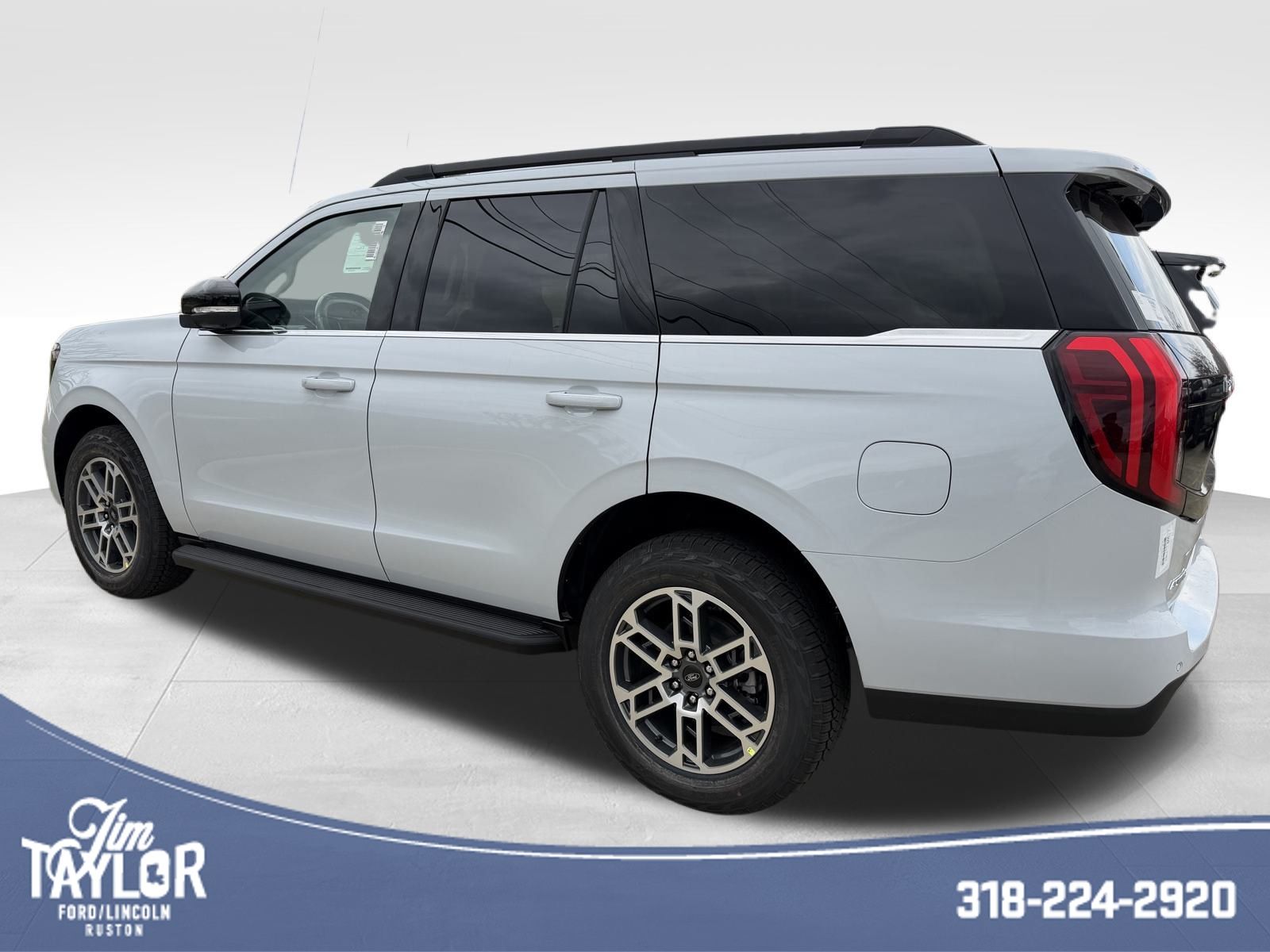 2025 Ford Expedition photo 2