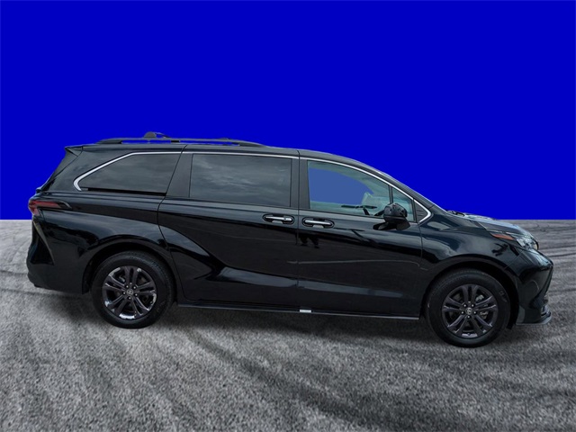 2024 Toyota Sienna Woodland Edition photo 2