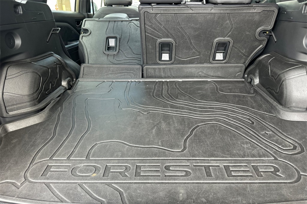 2025 Subaru Forester Touring photo 17