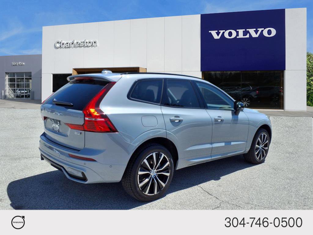 2025 Volvo XC60 Plus photo 3