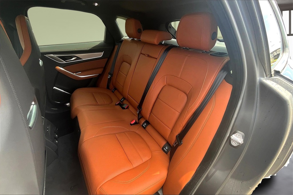 2026 Jaguar F-PACE P400 R-Dynamic S photo 9