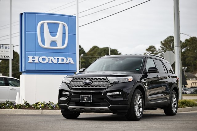 2022 Ford Explorer Limited's photo